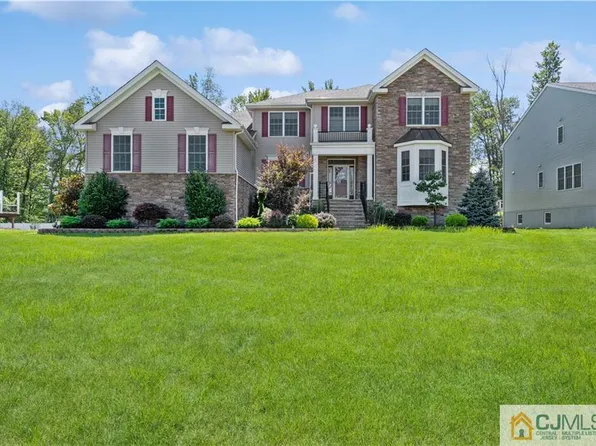 7 Eagle Ct S, Monmouth Junction, NJ 08852