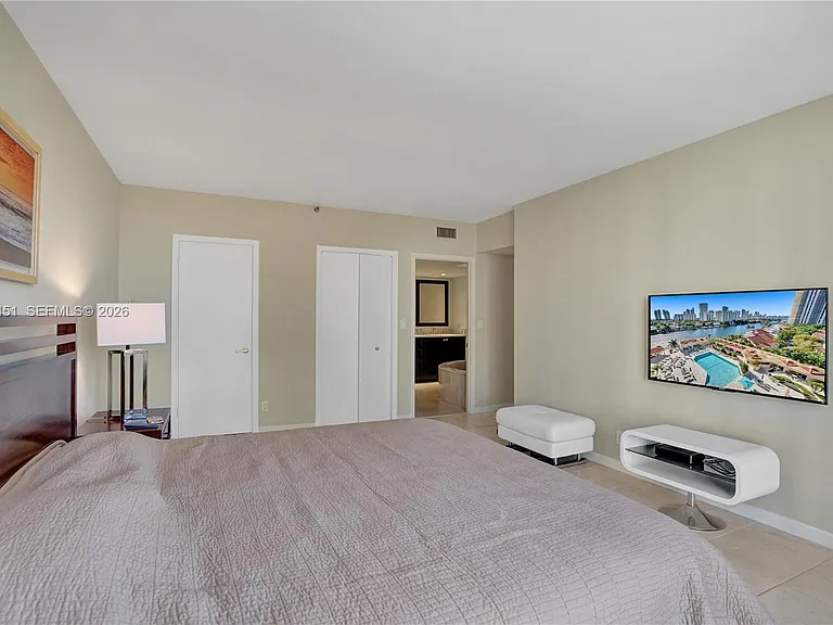 19667 Turnberry Way #9B — Photo 38