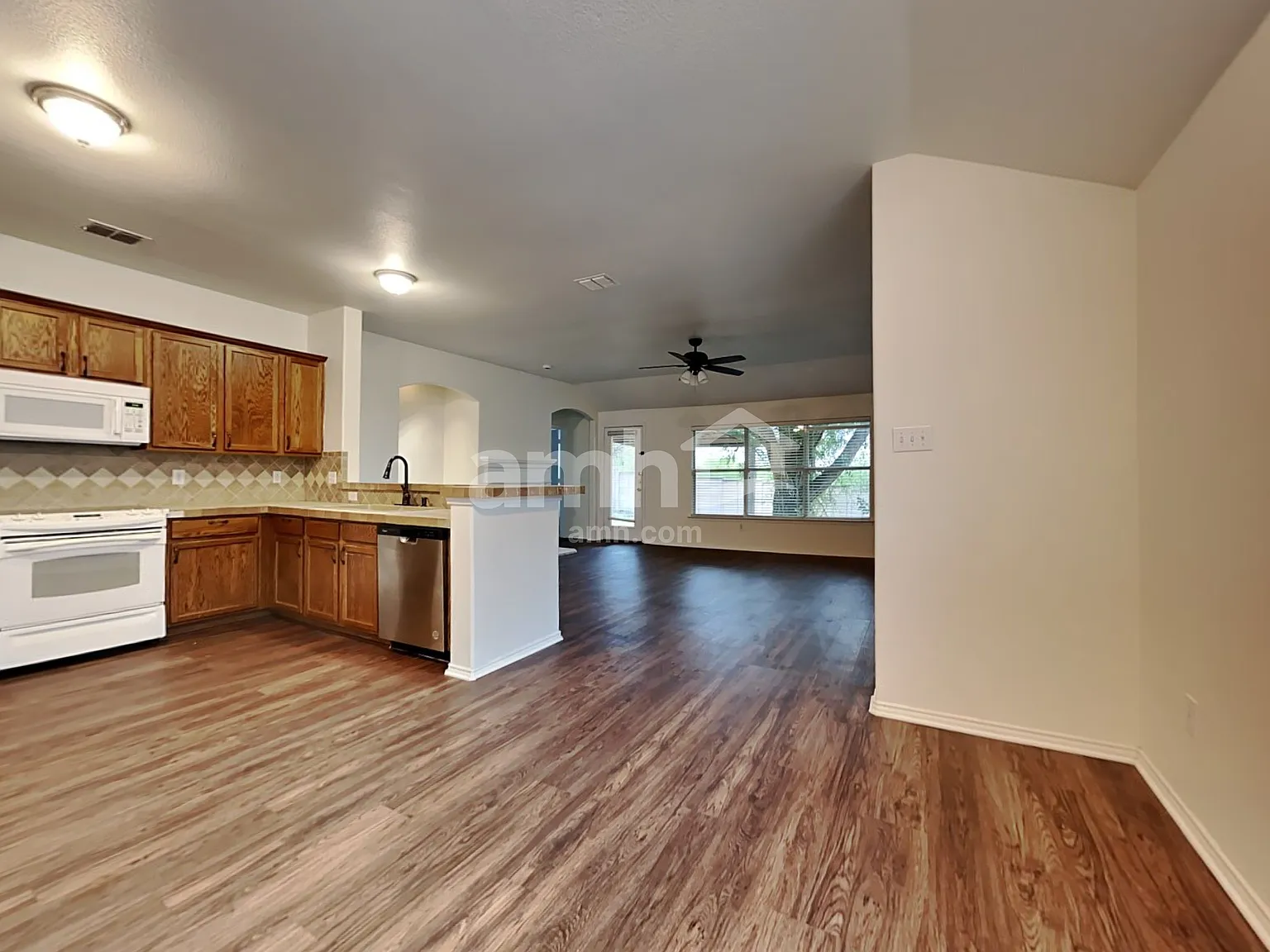 3 bed, 2.0 bath, 2150 sqft, $2,415 — Photo 4