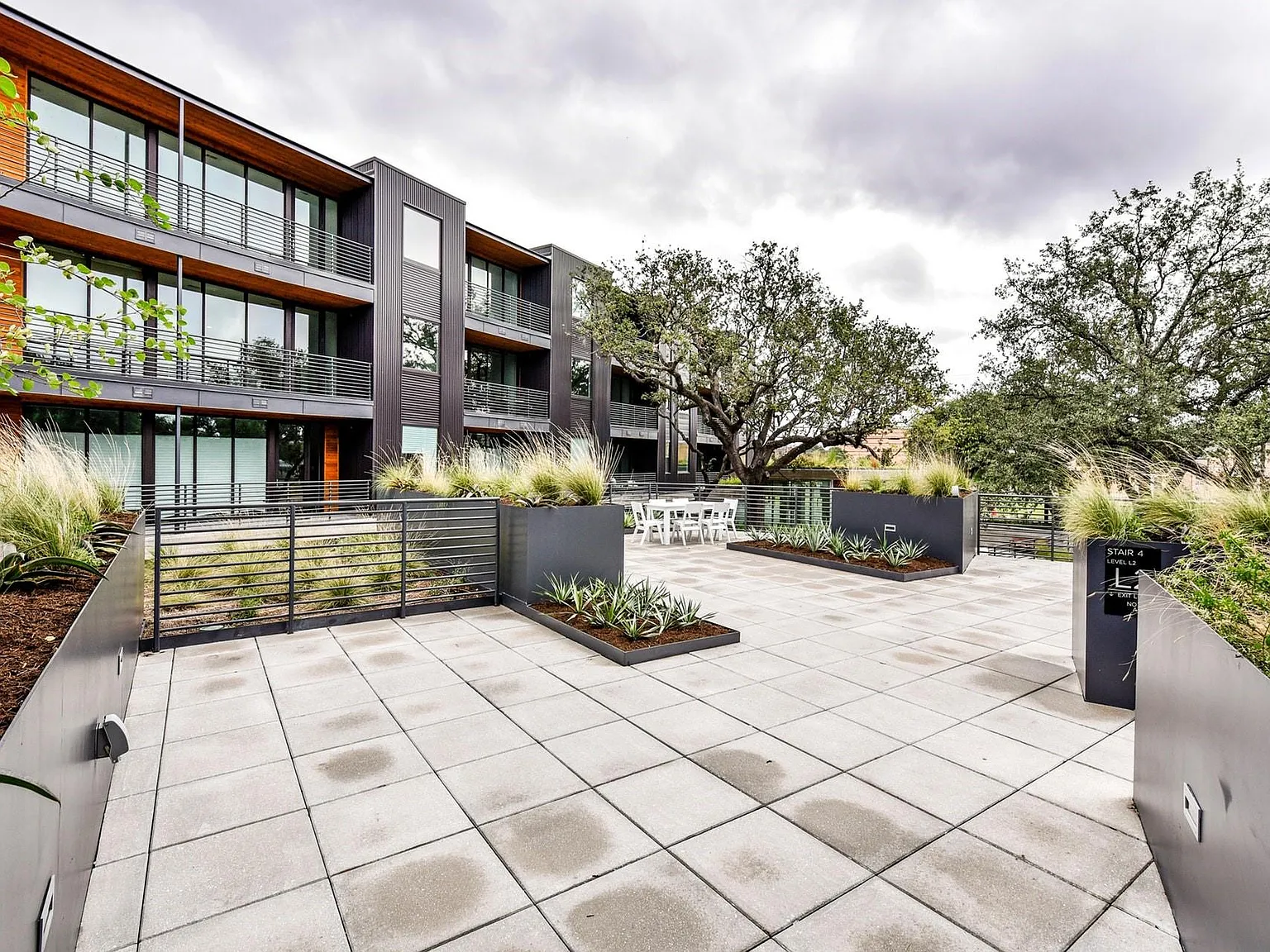 2 bed, 2.0 bath, 1150 sqft, $3,200 — Photo 1