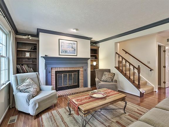 5th image of 10879 Fallsington Ct