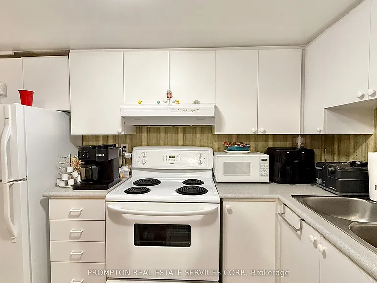 2037 Bur Oak Ave — Photo 29