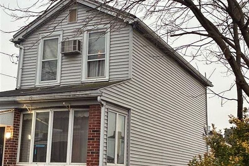 2nd image of 4341-4343 E Stiles St