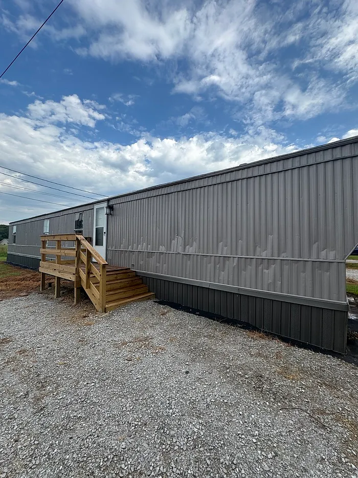 3 bed, 2.0 bath, $995 — Photo 1