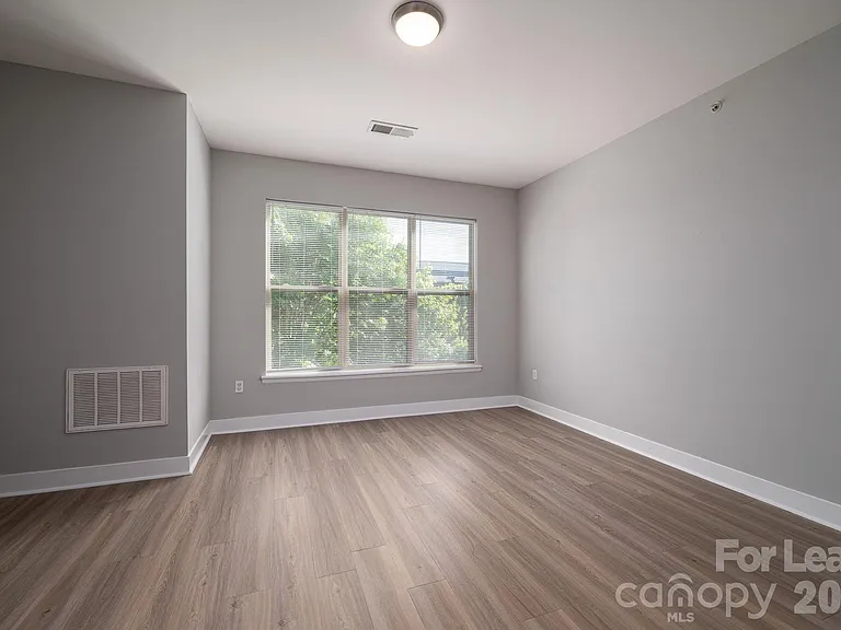 1012 Skyline View Way — Photo 7