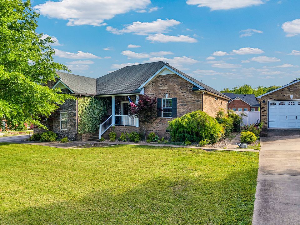 1st image of 148 Pin Oak Dr