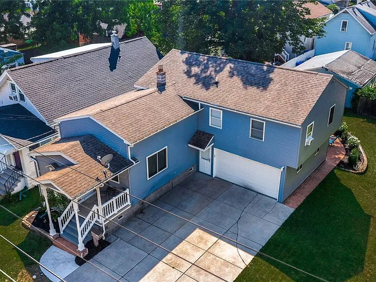 114 Flohr Ave — Photo 3