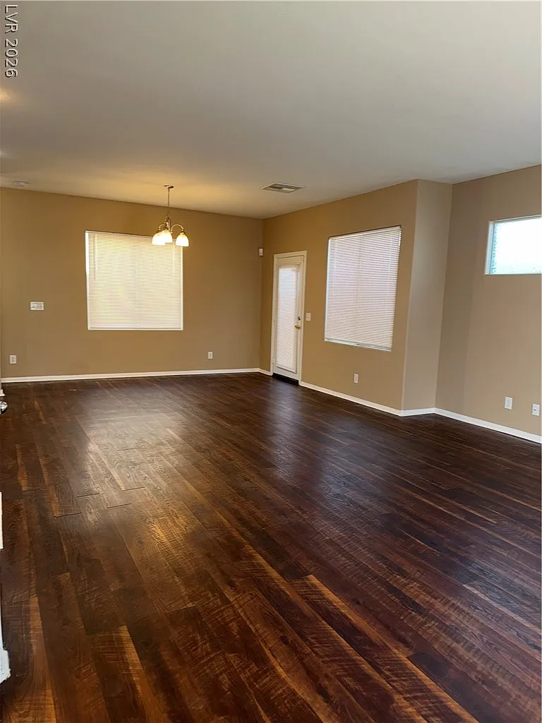 3 bed, 2.5 bath, 1849 sqft, $1,895 — Photo 3