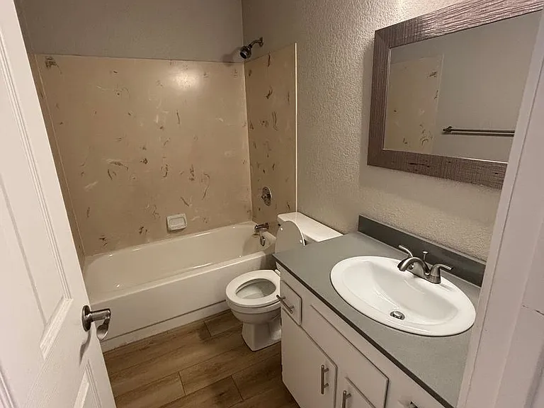 Woodridge Apartments — Photo 4