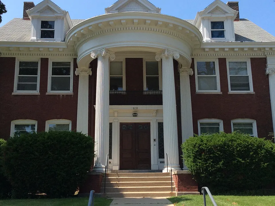 2137 N Terrace Ave #2