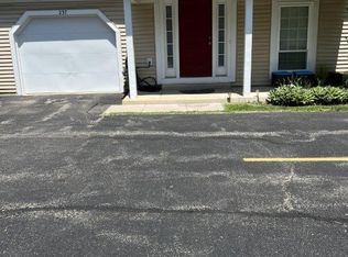 227 Teak Ln, Streamwood, IL 60107