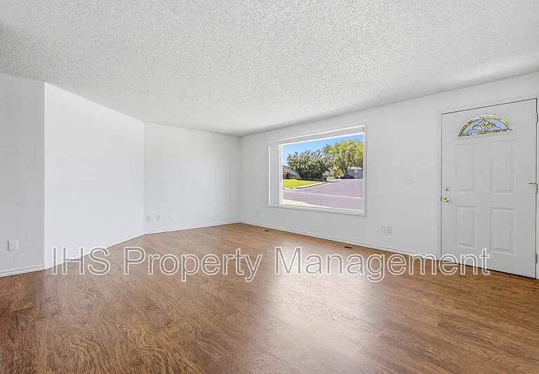 1506 Cimarron Ave — Photo 6