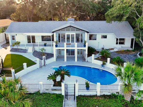 13 Country Club Rd, Shalimar, FL 32579