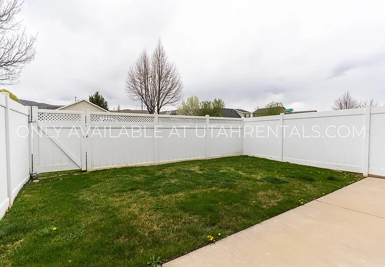 211 Greenfield Cir #150 — Photo 27