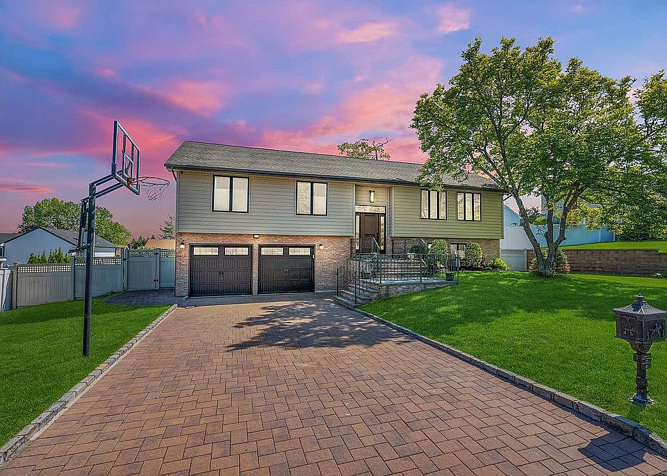 1st image of 22 Stirrup Ln