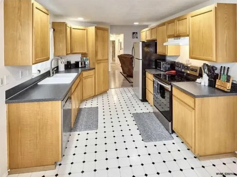 1307 Aqua St SE — Photo 5