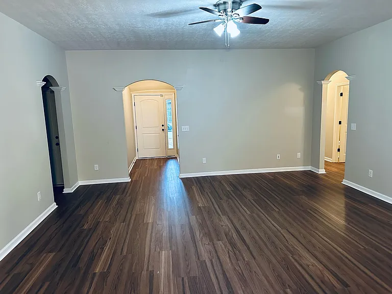 3272 Alexandria Dr — Photo 32