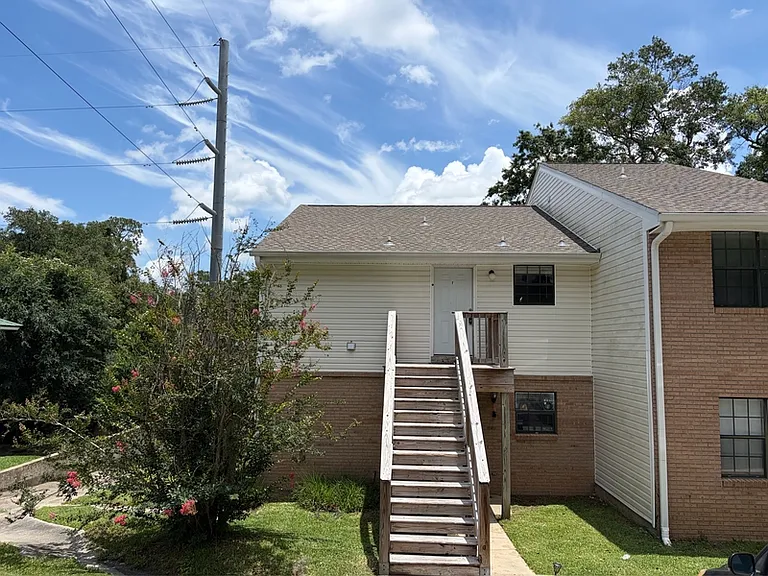 1103 Greentree Ct #F — Photo 11