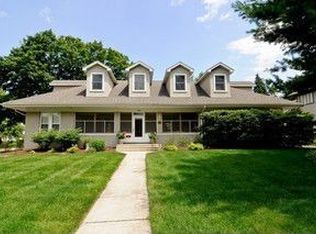1115 N Wheaton Ave, Wheaton, IL