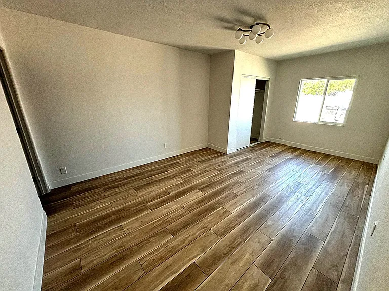 1733 Ophir Dr — Photo 11