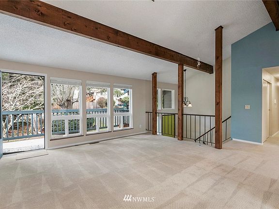 4th image of 735 NE Pinecrest Dr