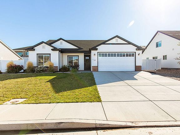 3rd image of 168 N Castle Dr