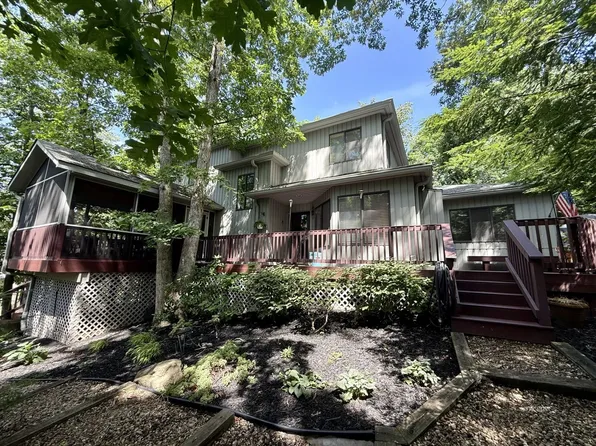 7027 Woodmere Dr, Athens, OH 45701