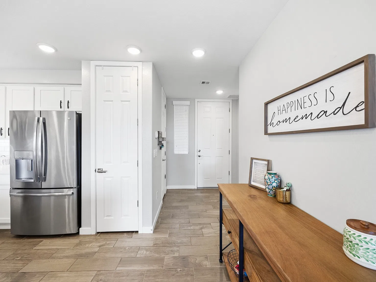 250 W Queen Creek Rd — Photo 2