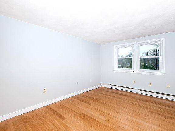 3rd image of 160 East St APT 2