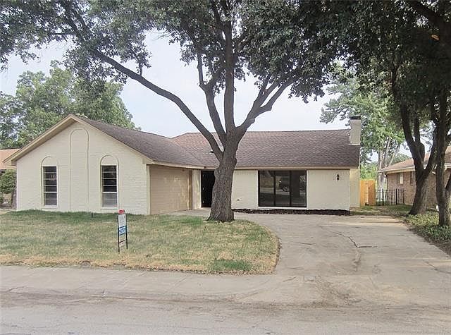 1st image of 1614 Cecil Dr