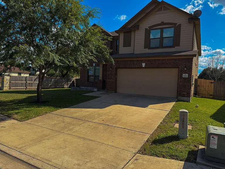 2250 Howry Dr — Photo 1