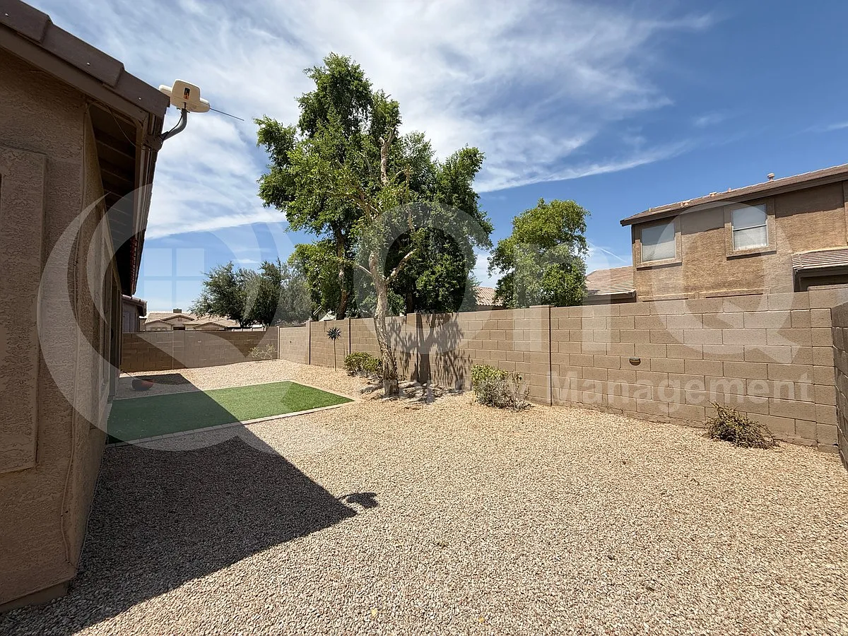 4 bed, 2.0 bath, 1785 sqft, $2,600 — Photo 4