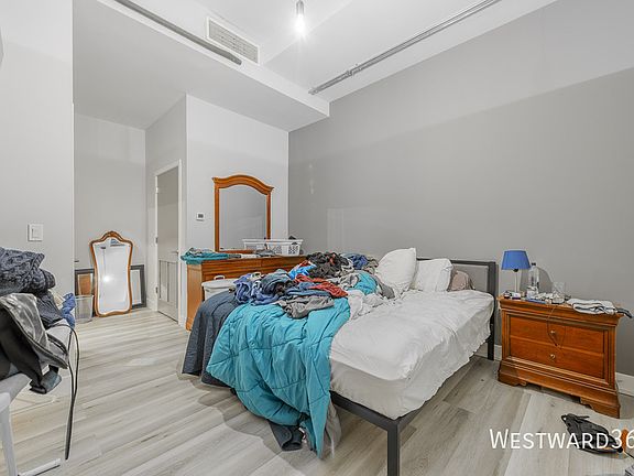 4th image of 880 N Milwaukee Ave APT 1