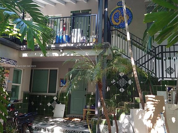 4th image of 8142 Byron Ave #1
