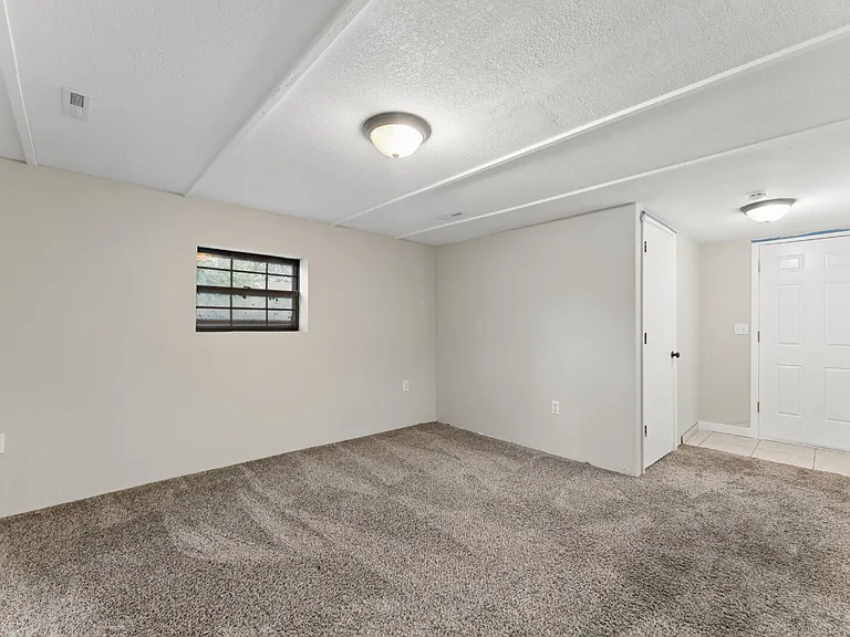 416 SE Claremont St — Photo 19