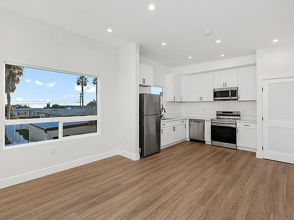 3rd image of 4821 Iroquois Ave #4825