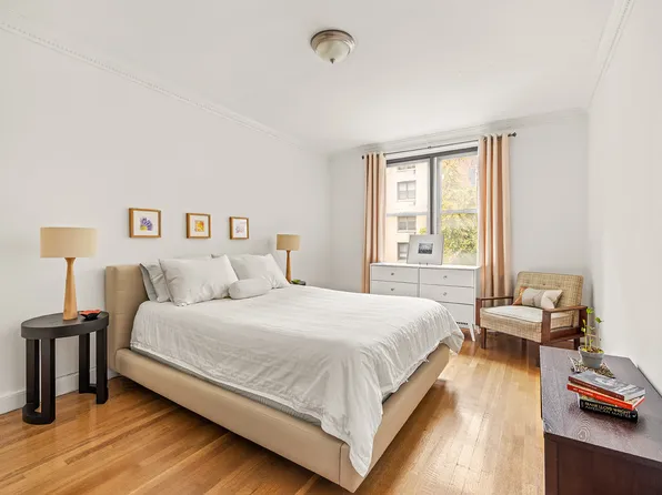 350 East 54th Street image 3 of 4