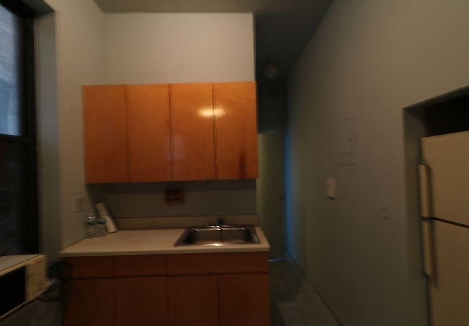 1st image of 321 W 42nd St APT 4E
