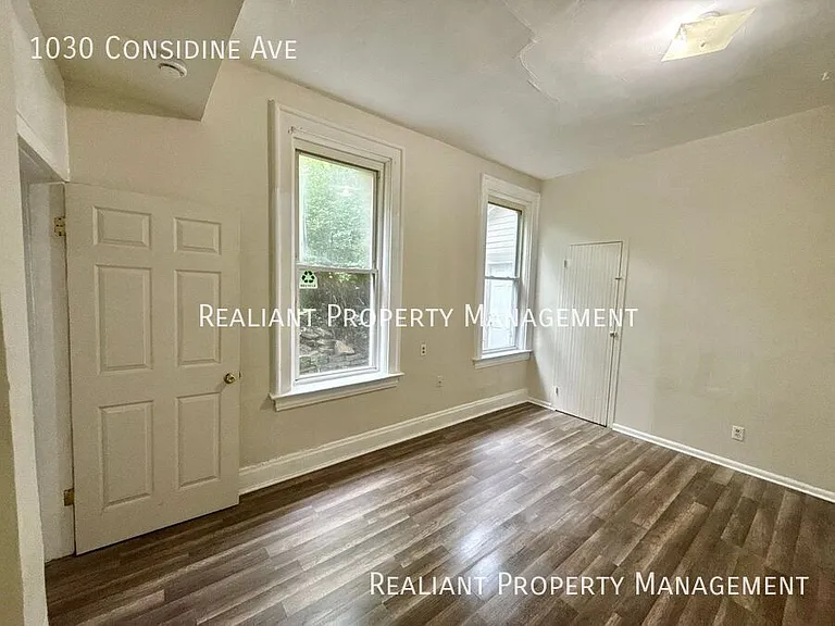 1030 Considine Ave — Photo 7