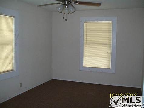 1st image of 875 W Southcross Blvd