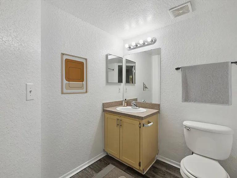 1 Bedroom - 1 Bed / 1 Bath - 709 Sq.Ft.