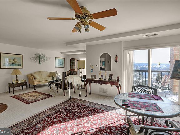 3rd image of 1375 Pershing Blvd APT 201