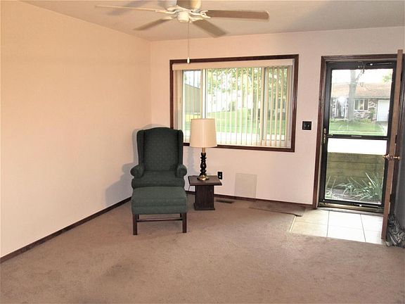 3rd image of 2015 Renfrew Dr