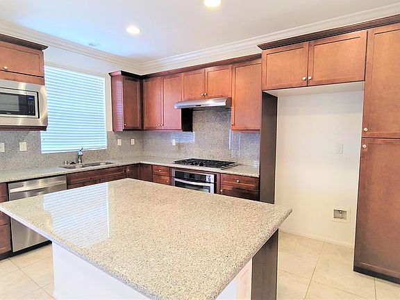 3rd image of 10951 Lotus Dr