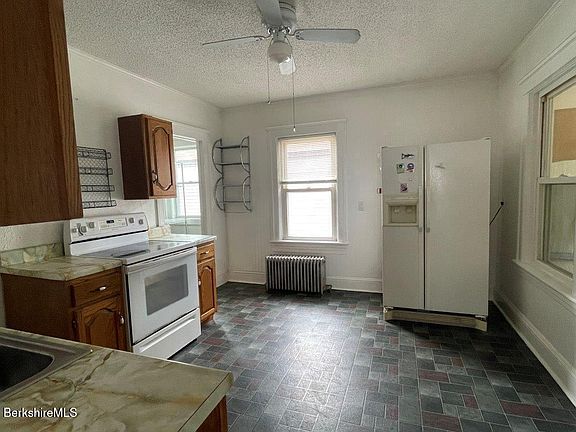 5th image of 63 Glenwood Ave