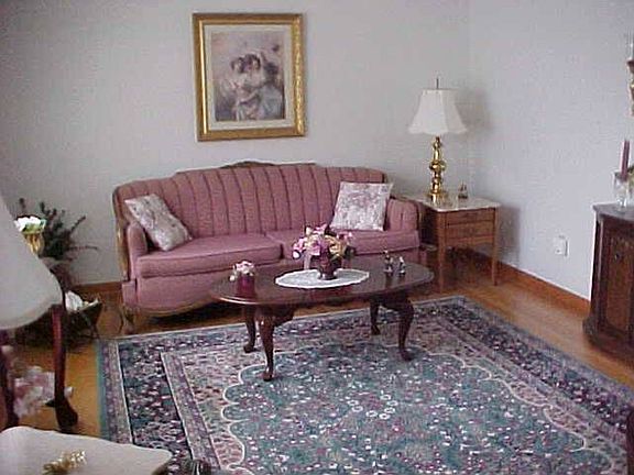 Formal Livingroom Hardwood Floor