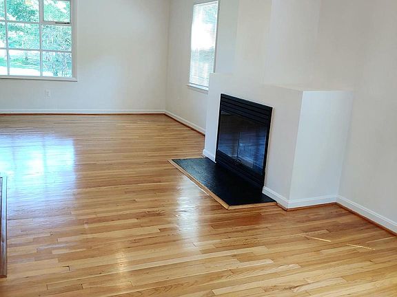 5th image of 3498 Paul St