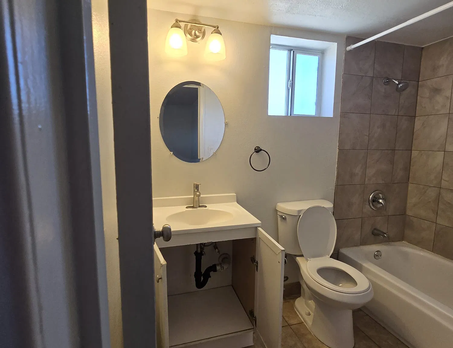 Studio, 200 sqft, $800 — Photo 4