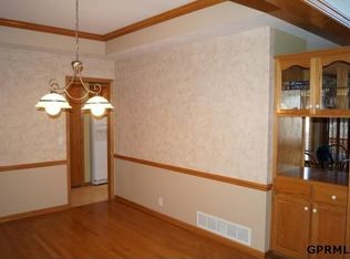 10366 Redick Ave, Omaha, NE 68122