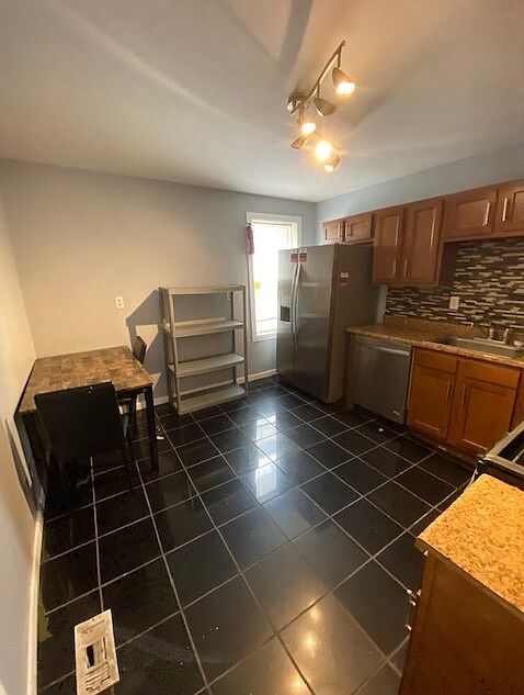 1st image of 139 Lexington Ave